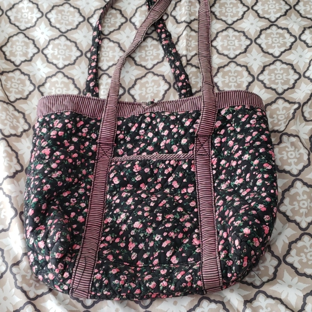 Floral quilt stitch pocketbook